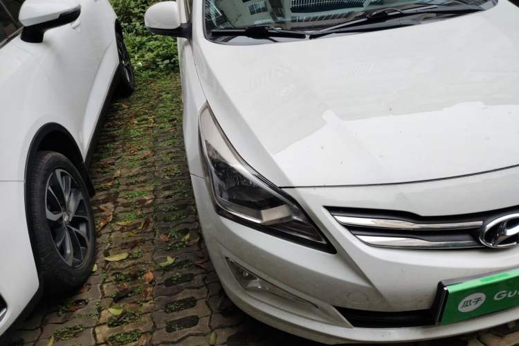 Used Hyundai Verna (older generation) 2016 1.4L Manual Smart GLS Trim Right Front Headlight