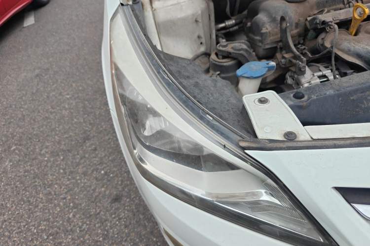 Used Hyundai Verna (older generation) 2016 1.4L Manual Smart GLS Trim Right Front Headlight