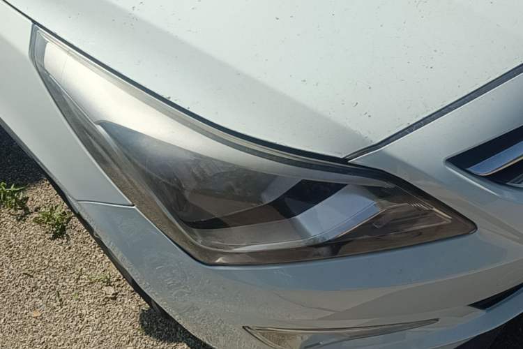 Used Hyundai Verna (older generation) 2016 1.4L Automatic Fashionable GS Model Right Front Headlight