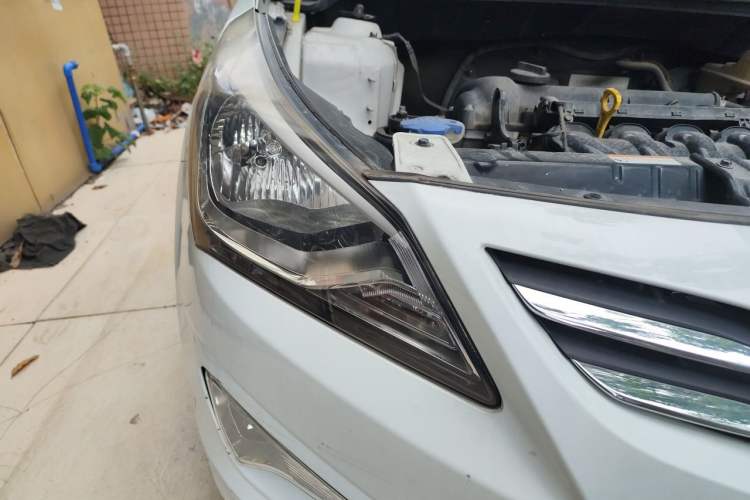 Used Hyundai Verna (older generation) 2016 1.4L Automatic Smart GLS Right Front Headlight