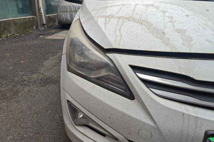 Used Hyundai Verna (older generation) 2016 1.4L Manual Smart GLS Trim Right Front Headlight
