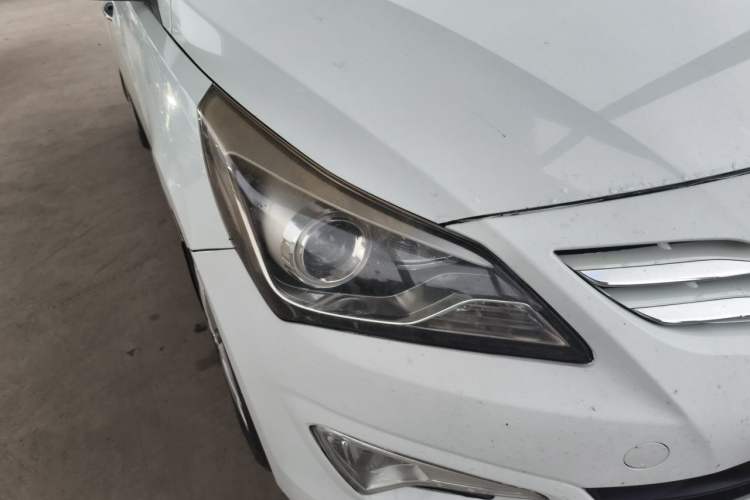 Used Hyundai Verna (older generation) 2016 1.4L Manual Flagship TOP Model Right Front Headlight