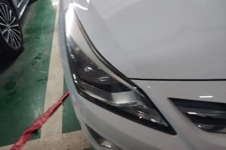 Used Hyundai Verna (older generation) 2016 1.4L Manual Smart GLS Trim Right Front Headlight