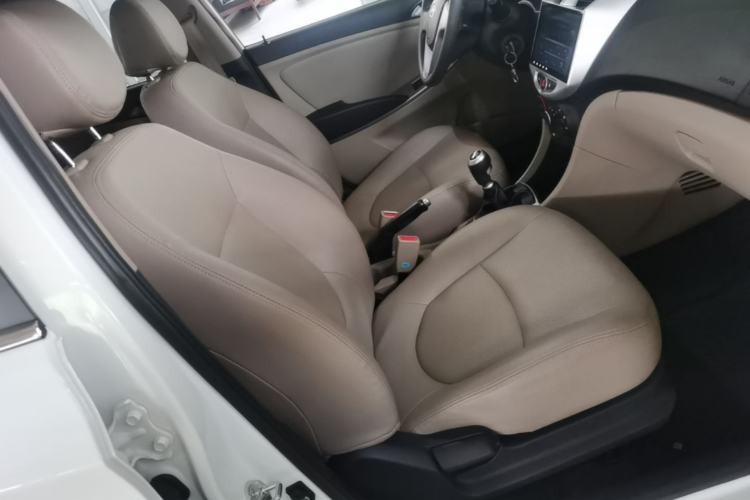 Used Hyundai Verna (older generation) 2016 1.4L Manual Smart GLS Trim Right Front Seat