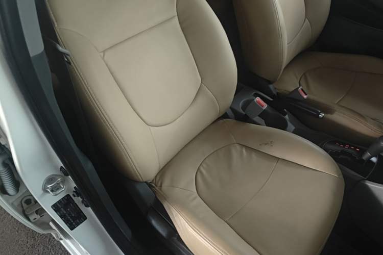 Used Hyundai Verna (older generation) 2016 1.4L Automatic Smart GLS Right Front Seat