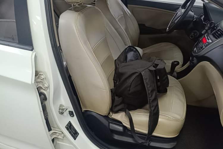 Used Hyundai Verna (older generation) 2016 1.4L Automatic Smart GLS Right Front Seat