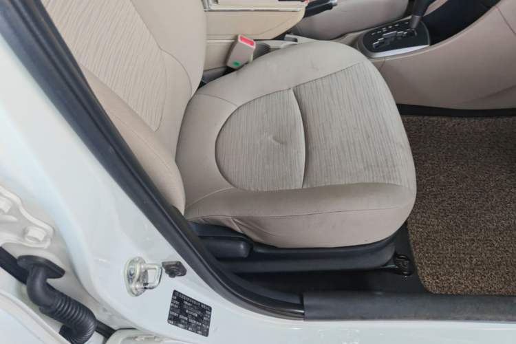 Used Hyundai Verna (older generation) 2016 1.4L Automatic Smart GLS Right Front Seat