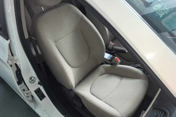Used Hyundai Verna (older generation) 2016 1.4L Automatic Smart GLS Right Front Seat