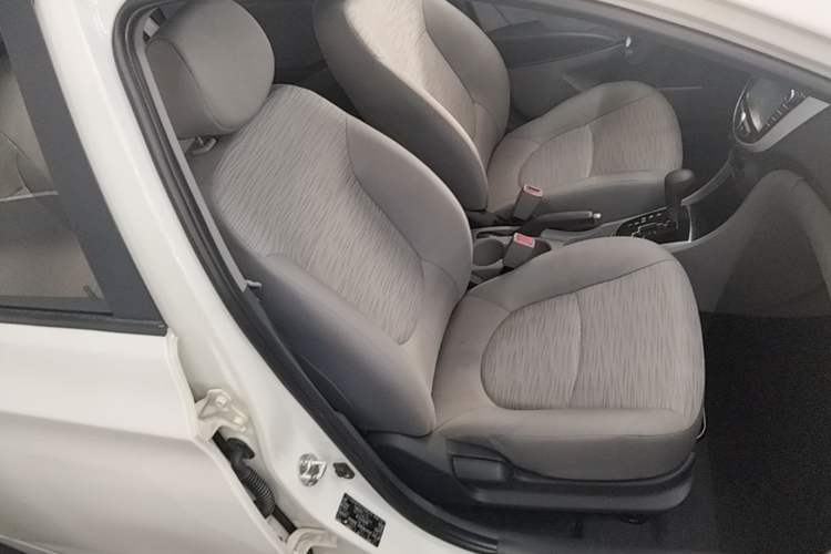 Used Hyundai Verna (older generation) 2016 1.4L Automatic Smart GLS Right Front Seat