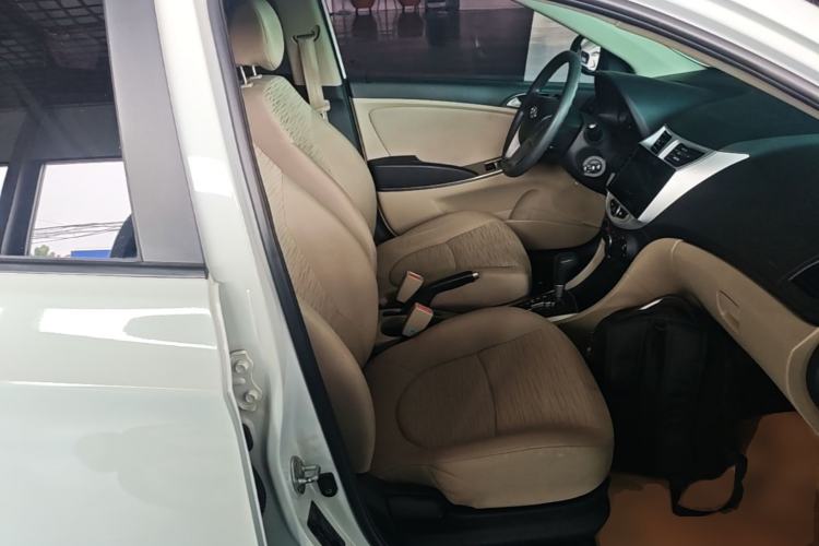 Used Hyundai Verna (older generation) 2016 1.4L Automatic Smart GLS Right Front Seat