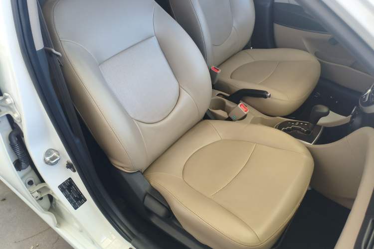 Used Hyundai Verna (older generation) 2016 1.4L Automatic Smart GLS Right Front Seat