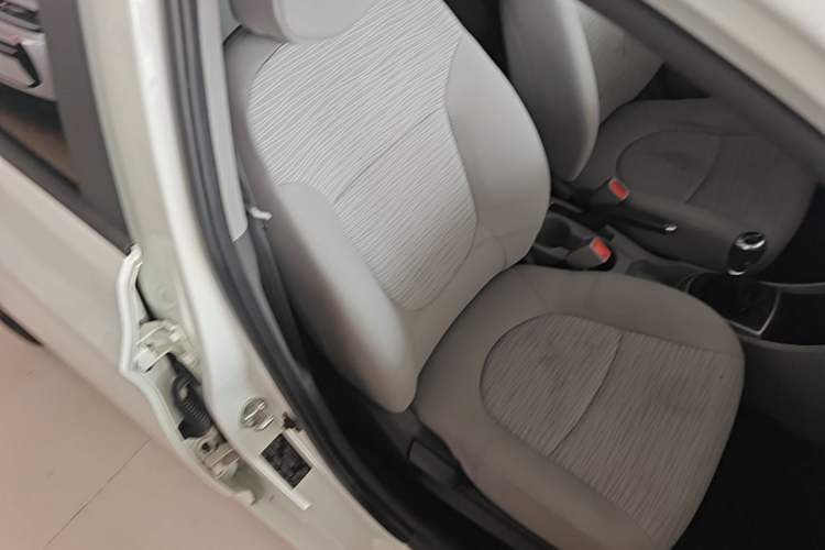 Used Hyundai Verna (older generation) 2016 1.4L Manual Smart GLS Trim Right Front Seat
