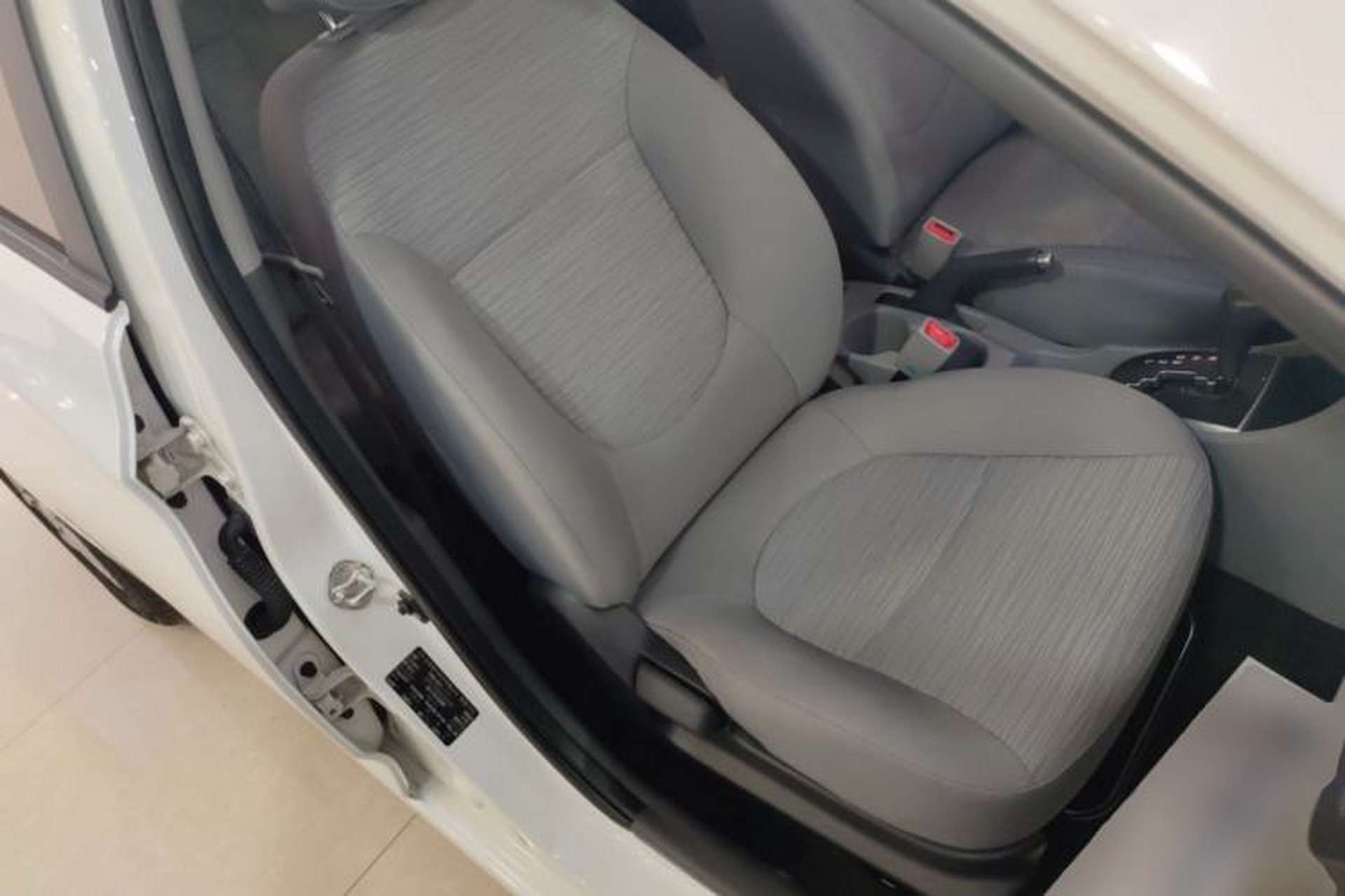 Used Hyundai Verna (older generation) 2016 1.4L Automatic Leading-Edge GLX Right Front Seat