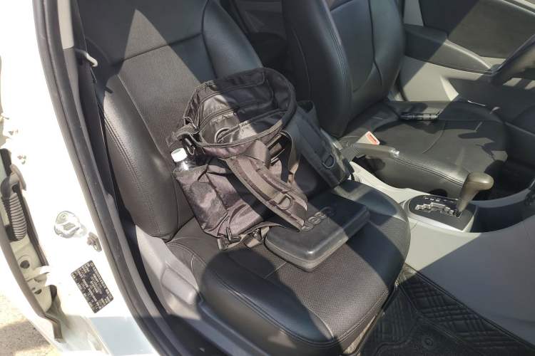 Used Hyundai Verna (older generation) 2016 1.4L Automatic Smart GLS Right Front Seat