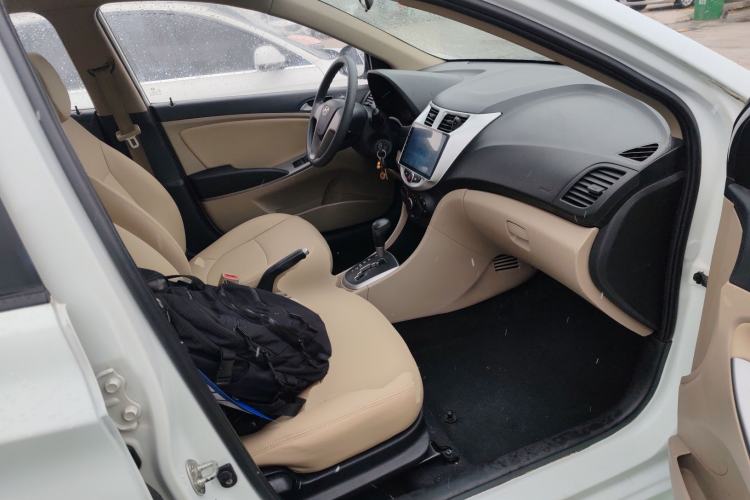 Used Hyundai Verna (older generation) 2016 1.4L Automatic Smart GLS Right Front Seat