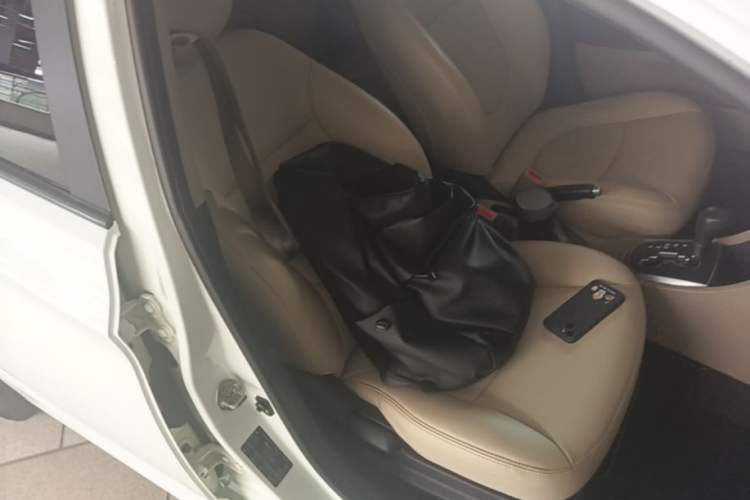 Used Hyundai Verna (older generation) 2016 1.4L Automatic Smart GLS Right Front Seat