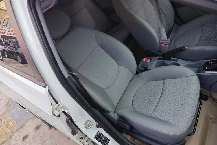 Used Hyundai Verna (older generation) 2016 1.4L Automatic Smart GLS Right Front Seat
