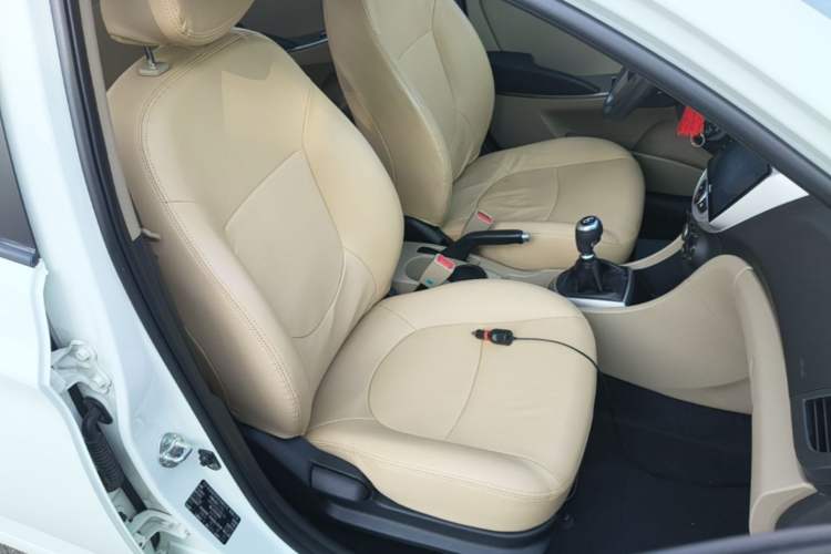 Used Hyundai Verna (older generation) 2016 1.4L Manual Smart GLS Trim Right Front Seat