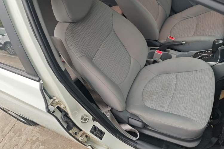 Used Hyundai Verna (older generation) 2016 1.4L Automatic Leading-Edge GLX Right Front Seat