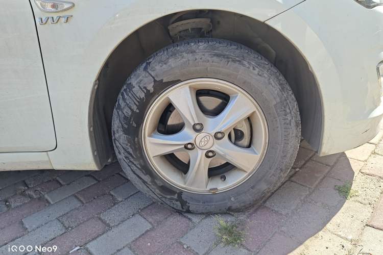 Used Hyundai Verna (older generation) 2016 1.4L Manual Smart GLS Trim Right Front Wheel Hub
