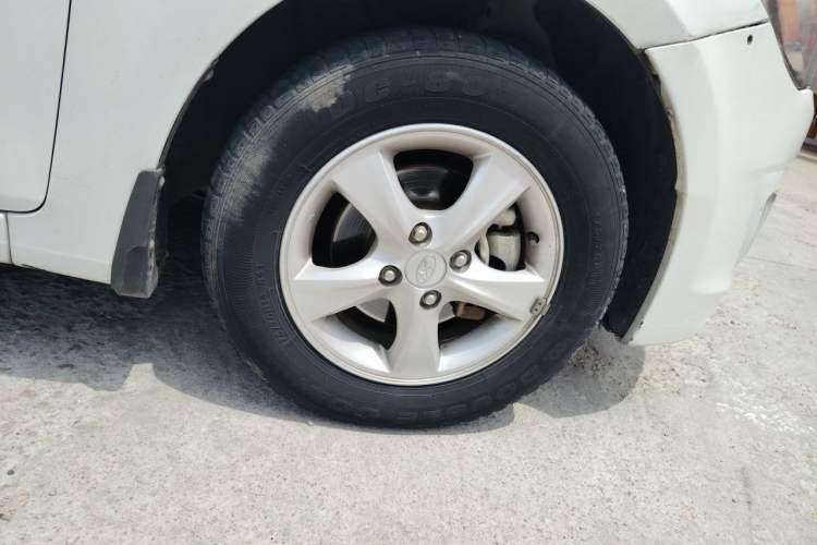 Used Hyundai Verna (older generation) 2016 1.4L Manual Smart GLS Trim Right Front Wheel Hub