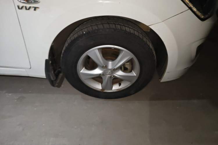 Used Hyundai Verna (older generation) 2016 1.4L Manual Smart GLS Trim Right Front Wheel Hub