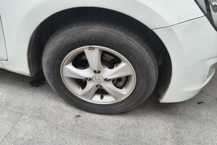 Used Hyundai Verna (older generation) 2016 1.4L Automatic Smart GLS Right Front Wheel Hub