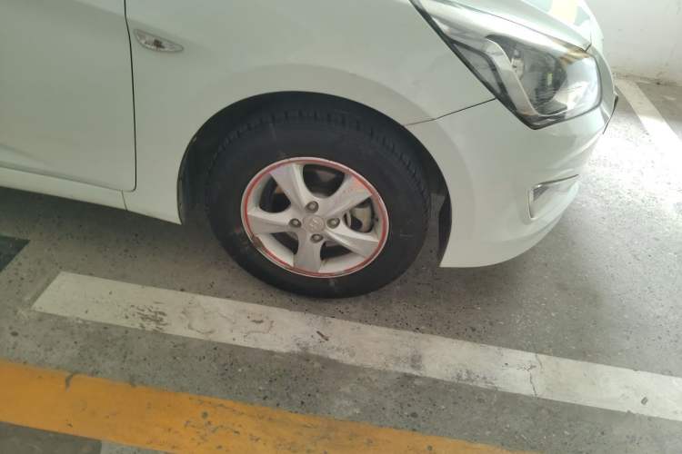 Used Hyundai Verna (older generation) 2016 1.4L Automatic Smart GLS Right Front Wheel Hub