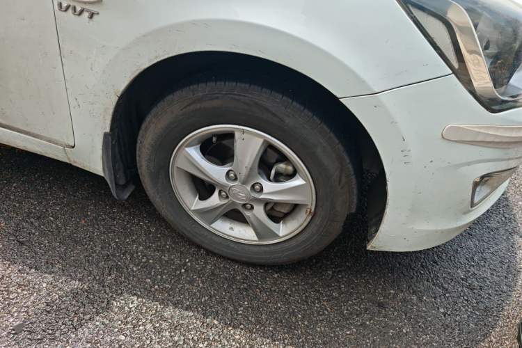 Used Hyundai Verna (older generation) 2016 1.4L Manual Smart GLS Trim Right Front Wheel Hub