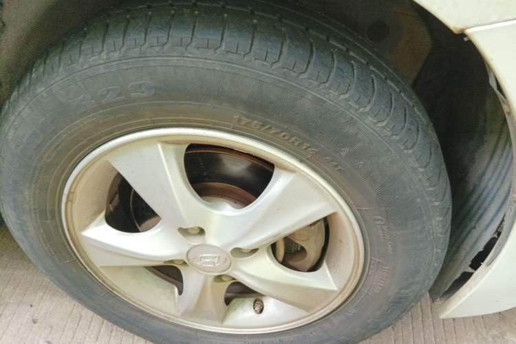 Used Hyundai Verna (older generation) 2016 1.4L Automatic Smart GLS Right Front Wheel Hub