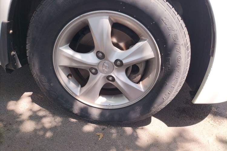 Used Hyundai Verna (older generation) 2016 1.4L Automatic Smart GLS Right Front Wheel Hub