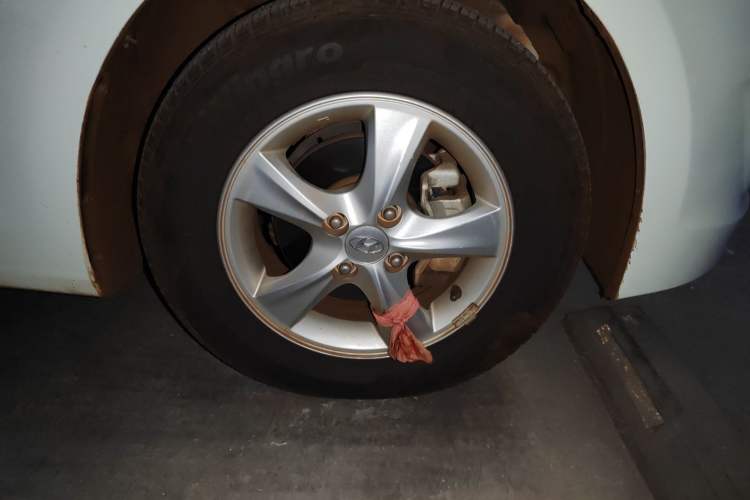 Used Hyundai Verna (older generation) 2016 1.4L Automatic Smart GLS Right Front Wheel Hub