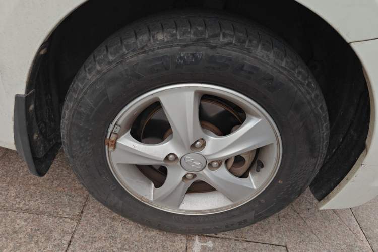 Used Hyundai Verna (older generation) 2016 1.4L Automatic Smart GLS Right Front Wheel Hub