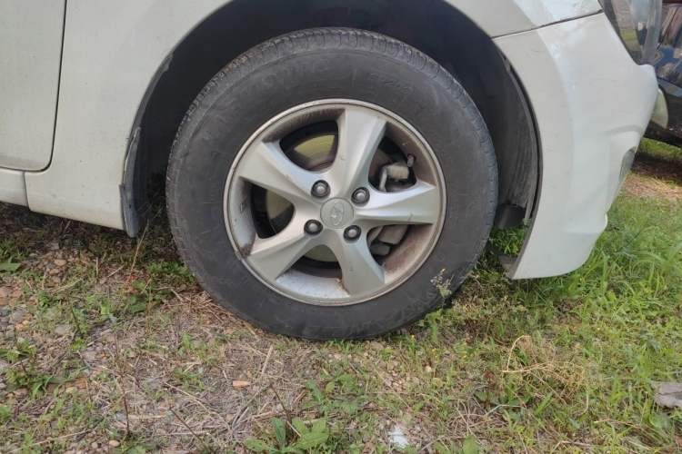 Used Hyundai Verna (older generation) 2016 1.4L Automatic Smart GLS Right Front Wheel Hub