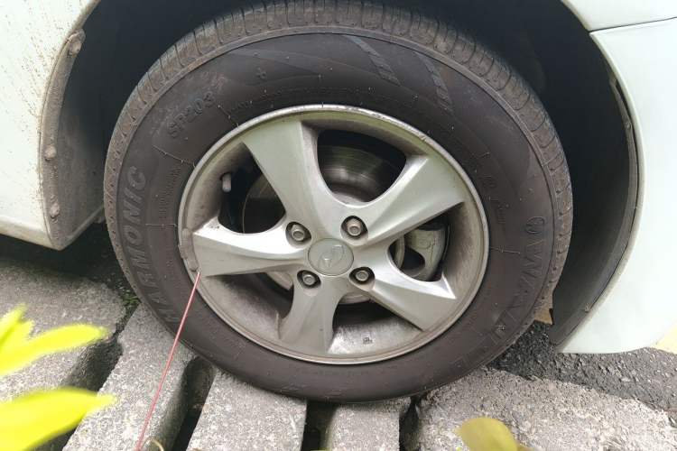 Used Hyundai Verna (older generation) 2016 1.4L Automatic Smart GLS Right Front Wheel Hub