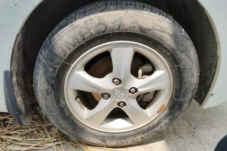 Used Hyundai Verna (older generation) 2016 1.4L Manual Smart GLS Trim Right Front Wheel Hub