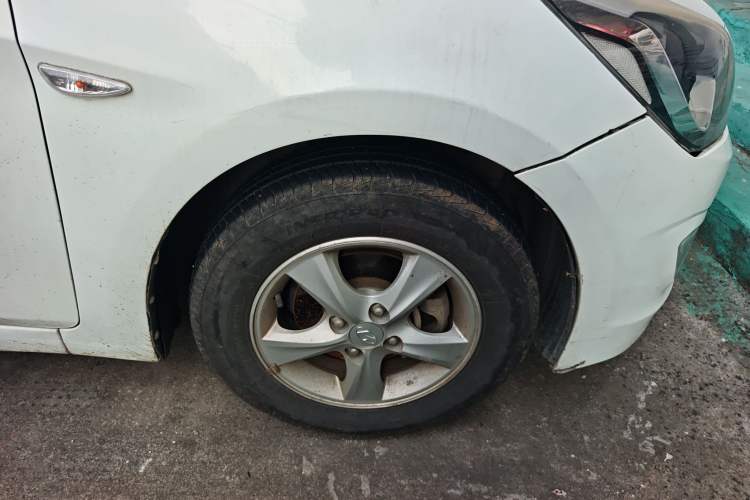 Used Hyundai Verna (older generation) 2016 1.4L Automatic Smart GLS Right Front Wheel Hub