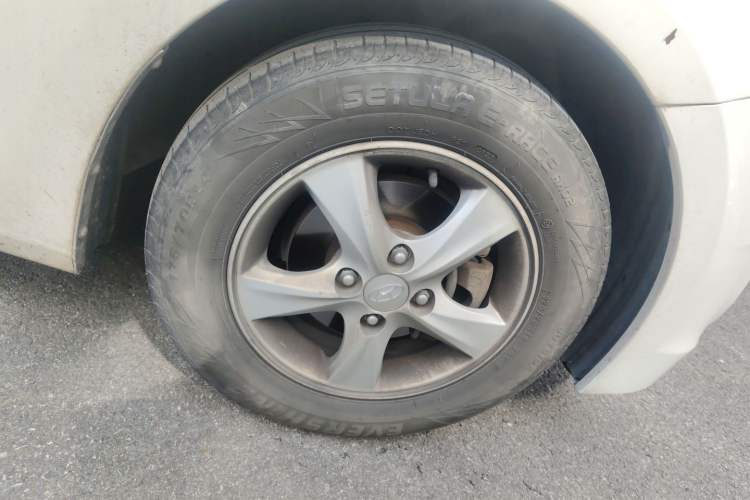 Used Hyundai Verna (older generation) 2016 1.4L Automatic Smart GLS Right Front Wheel Hub