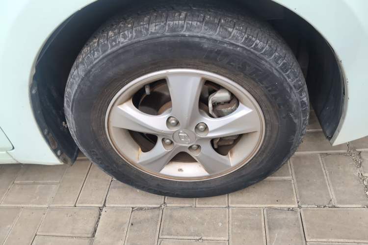 Used Hyundai Verna (older generation) 2016 1.4L Manual Smart GLS Trim Right Front Wheel Hub