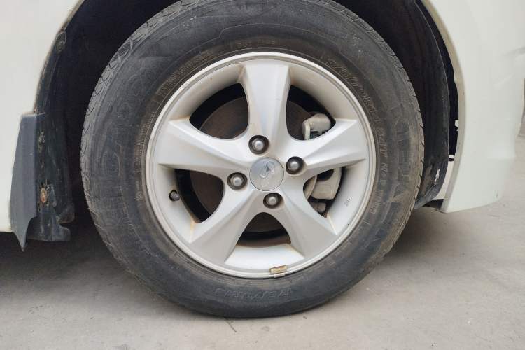 Used Hyundai Verna (older generation) 2016 1.4L Manual Smart GLS Trim Right Front Wheel Hub