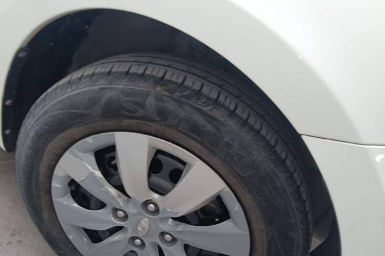 Used Hyundai Verna (older generation) 2016 1.4L Manual Smart GLS Trim Right Front Wheel Hub