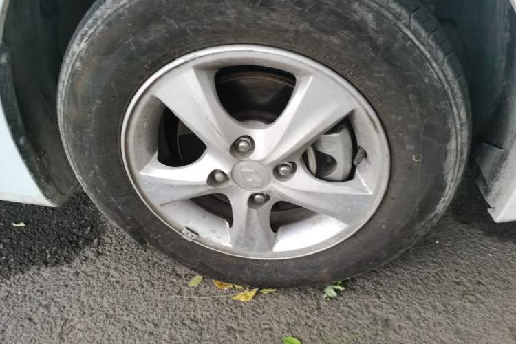 Used Hyundai Verna (older generation) 2016 1.4L Manual Smart GLS Trim Right Front Wheel Hub