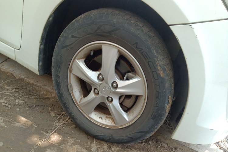 Used Hyundai Verna (older generation) 2016 1.4L Automatic Smart GLS Right Front Wheel Hub