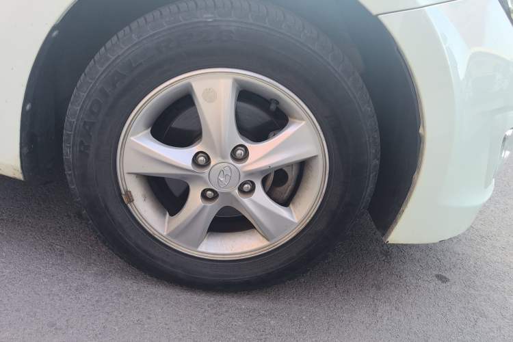 Used Hyundai Verna (older generation) 2016 1.4L Manual Smart GLS Trim Right Front Wheel Hub