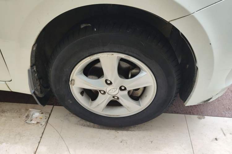 Used Hyundai Verna (older generation) 2016 1.4L Automatic Smart GLS Right Front Wheel Hub