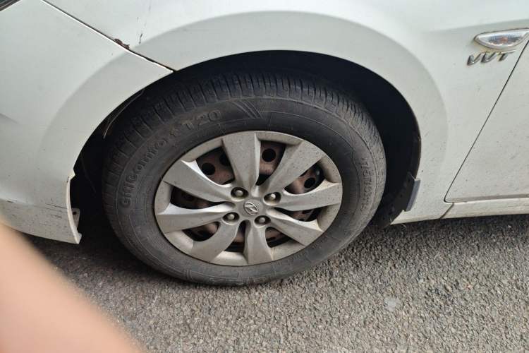 Used Hyundai Verna (older generation) 2016 1.4L Manual Smart GLS Trim Right Front Wheel Hub