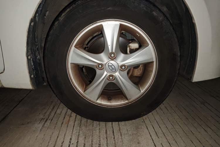 Used Hyundai Verna (older generation) 2016 1.4L Automatic Smart GLS Right Front Wheel Hub