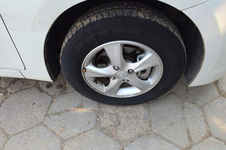 Used Hyundai Verna (older generation) 2016 1.4L Manual Smart GLS Trim Right Front Wheel Hub