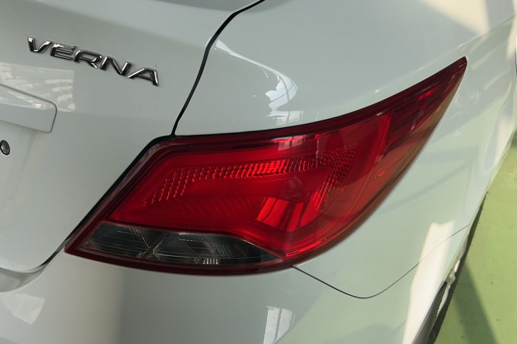 Used Hyundai Verna (older generation) 2016 1.4L Automatic Smart GLS Right Rear Taillight