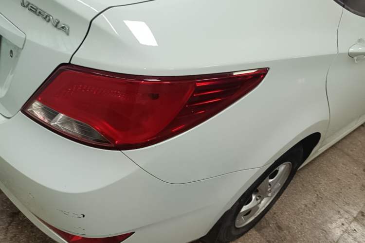 Used Hyundai Verna (older generation) 2016 1.4L Automatic Smart GLS Right Rear Taillight